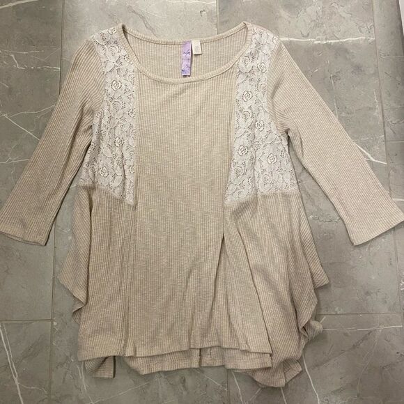 Cream Flowy Top with Lace - Picture 1 of 3
